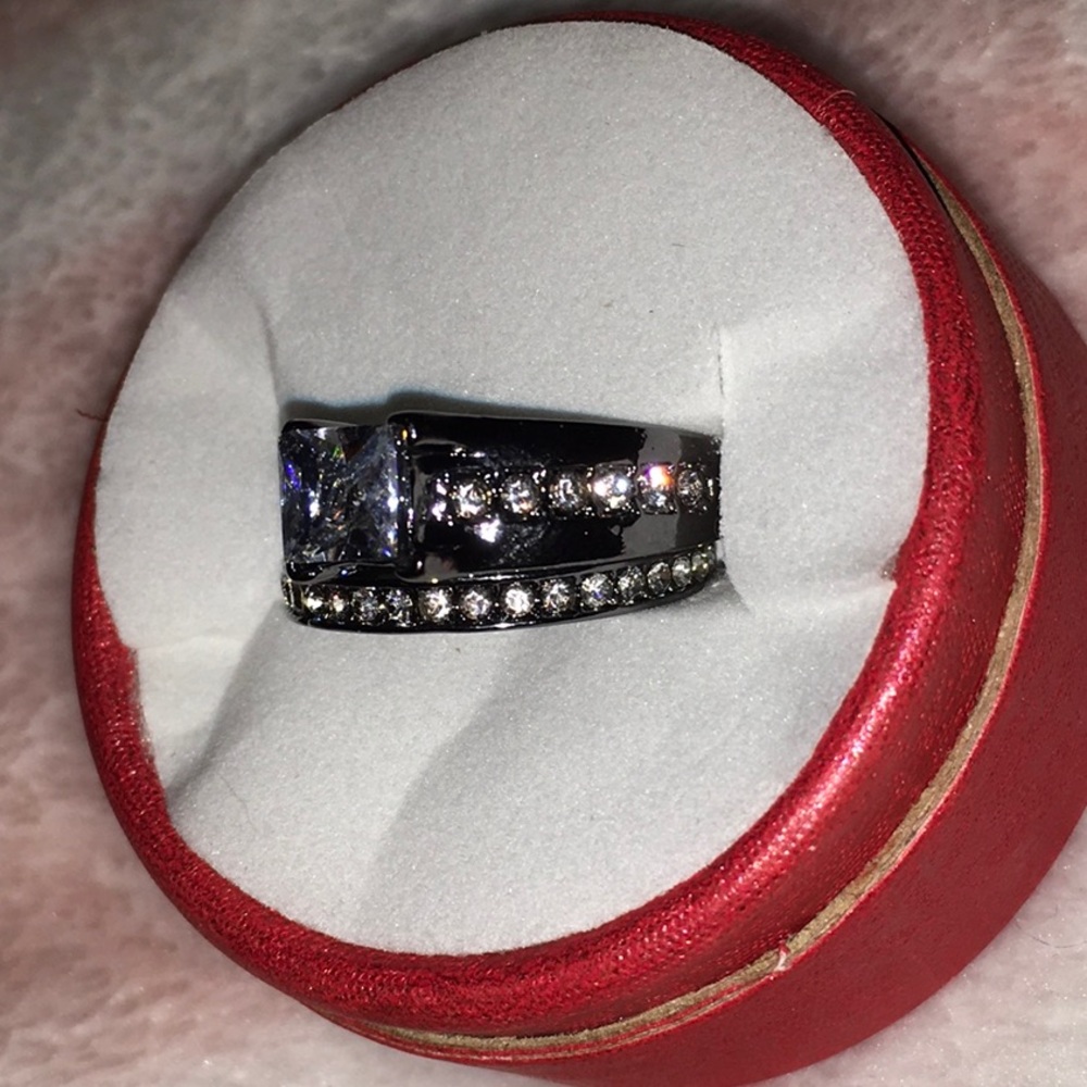 Jewelry - Picture 3 of 8